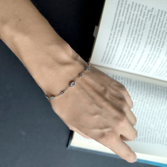 Silver bracelet with phianites