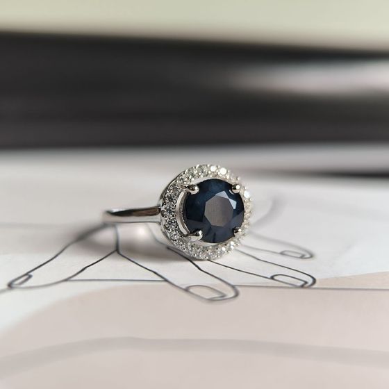 Sterling silver ring with 2.895ct sapphire, pave diamonds
