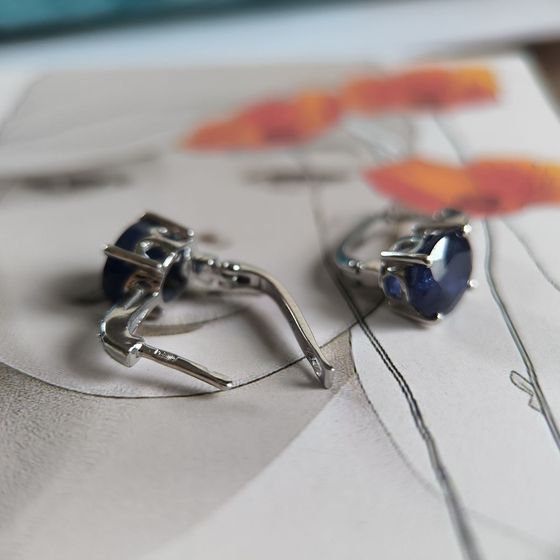 Silver earrings with a 6.528-carat sapphire and cubic zirconia