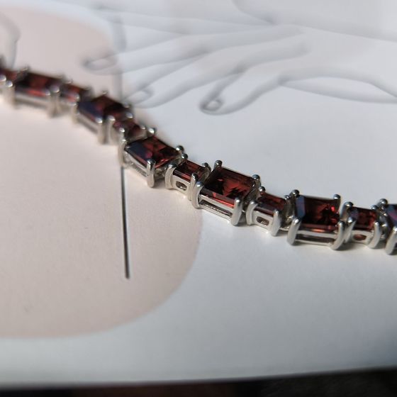 Серебряный браслет с гранатом 14.975ct