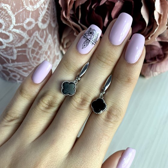 Silver earrings with onyx