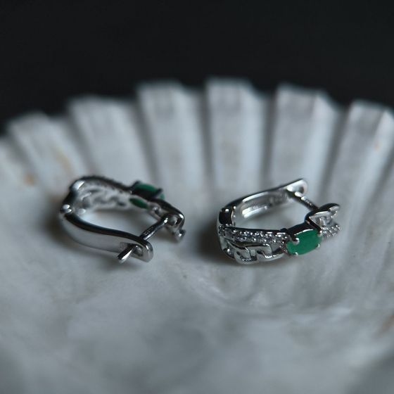 Срібні сережки зі смарагдом, фіанітами