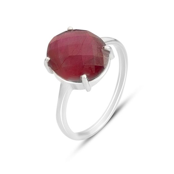 Silver ring with a 5.33-carat ruby