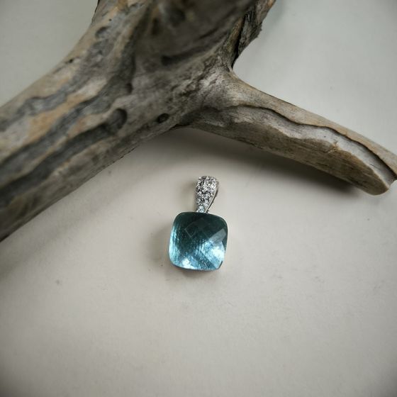 Серебряная подвеска с фианитами