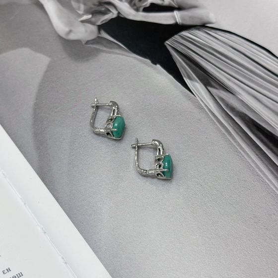 Silver earrings with a 4.782-carat emerald and cubic zirconia