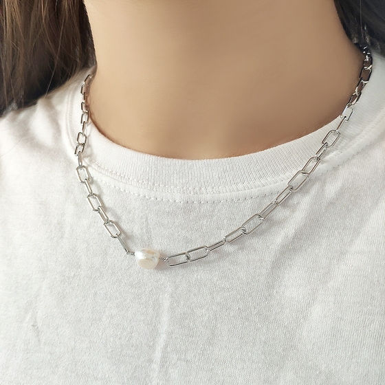 Silver necklace with baroque pearls