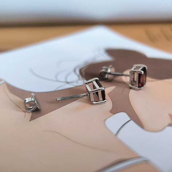 Серебряные серьги с гранатом 2.258ct
