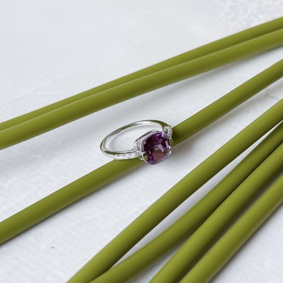 Silver ring with alexandrite