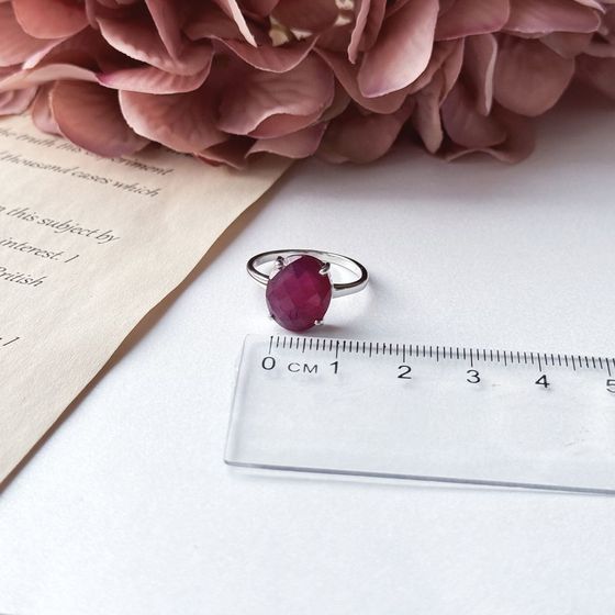 Silver ring with a 5.33-carat ruby