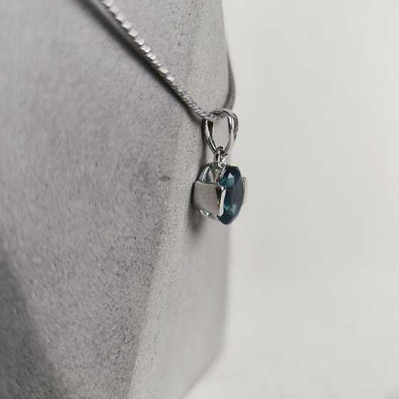 Серебряная подвеска с топазом Лондон Блю 0.825ct