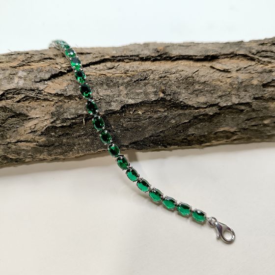 Silver bracelet with emerald nano