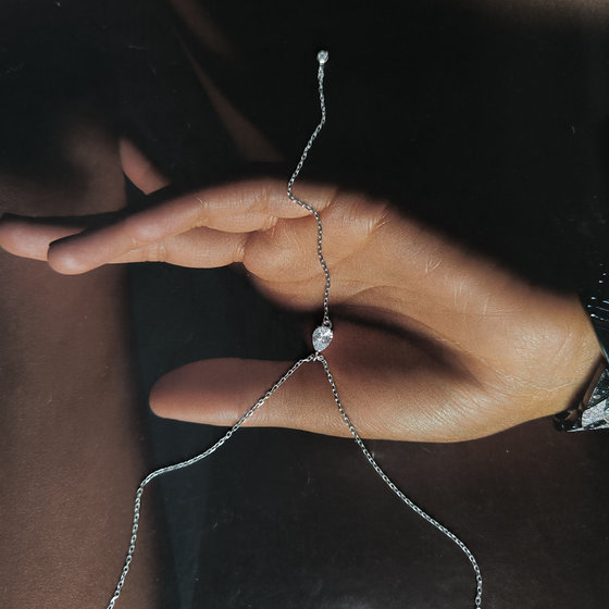 Серебряное колье с фианитами