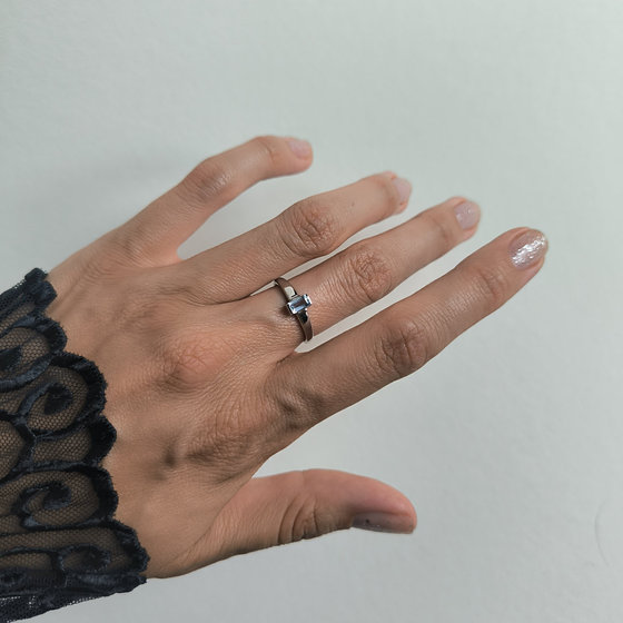 Silver ring with a 0.368-carat topaz