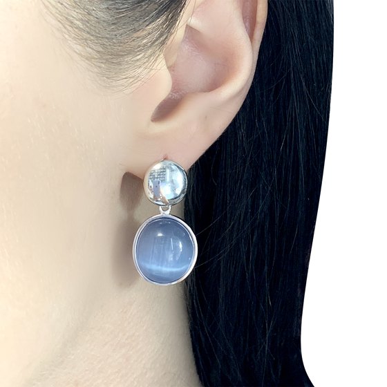Silver earrings with cat's eye stones (17.281 carats)