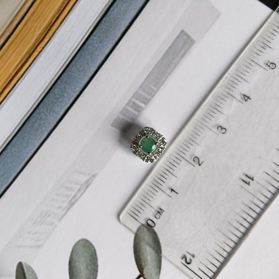 Серебряная подвеска с изумрудом, фианитами