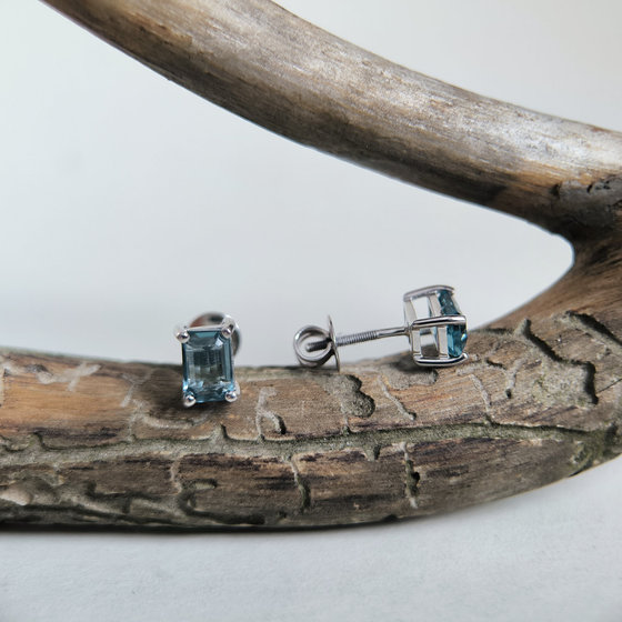 Серебряные серьги с топазом Лондон Блю 1.8ct