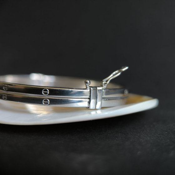 Silver bracelet without stones