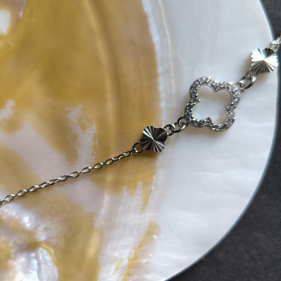 Silver bracelet with cubic zirconia