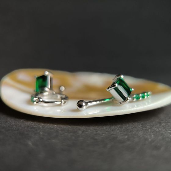 Silver earrings with a 2.295-carat nano emerald