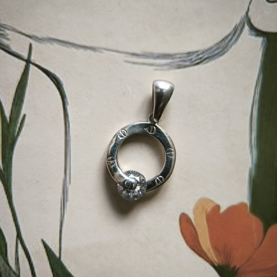Silver pendant with cubic zirconia