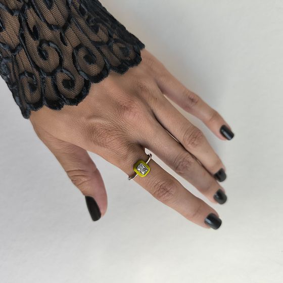 Silver ring with phianites, semallu
