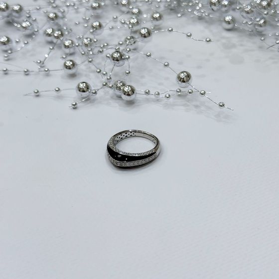 Silver ring with phianites, semallu