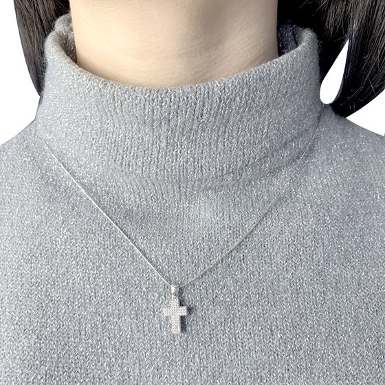Серебряный крестик с фианитами 1.083ct