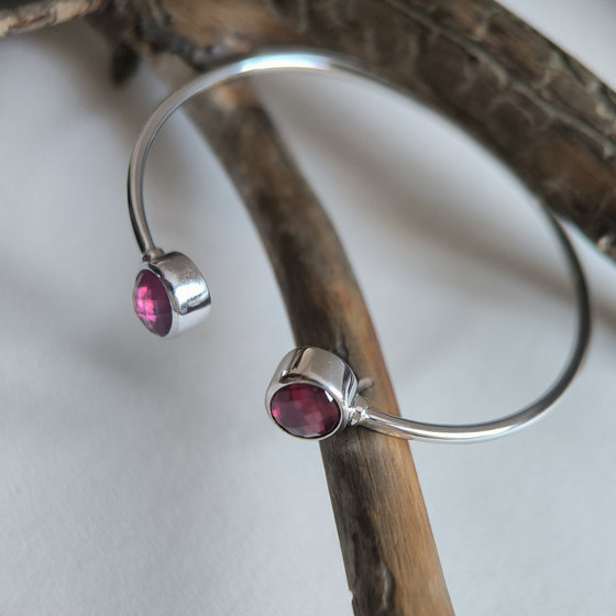 Silver bracelet with 7ct ruby