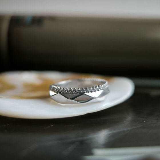 Серебряное кольцо с фианитами 0.35ct