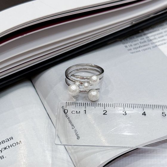 Silver ring with pearls