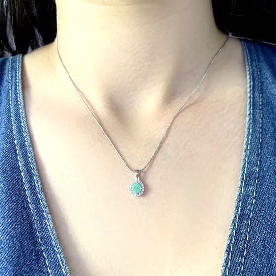 Silver pendant with a 0.733-carat emerald