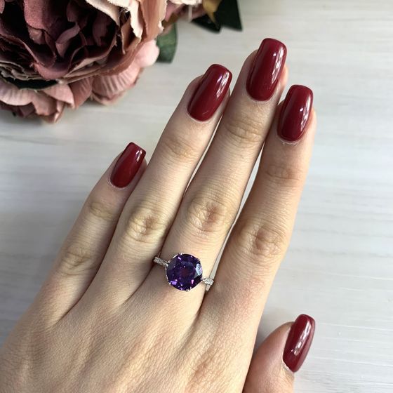 Silver ring with a 5.022-carat alexandrite