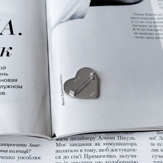 Срібна брошка з емаллю
