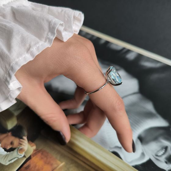 Серебряное кольцо с топазом