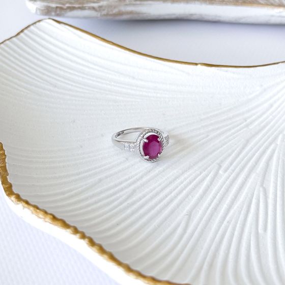Срібна каблучка з рубіном 2.546ct, фіанітами