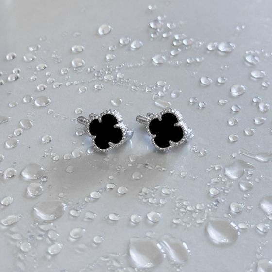 Silver earrings with onyx