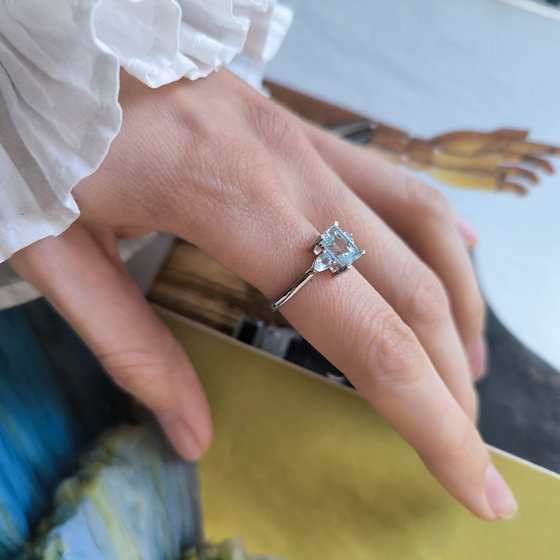 Серебряное кольцо с топазом 2.25ct