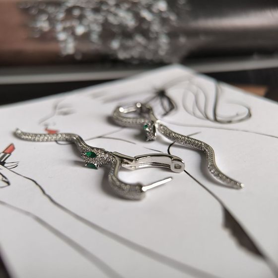 Серебряные серьги с фианитами