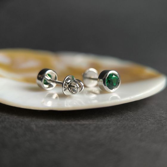 Silver earrings with emerald nano 0.77ct