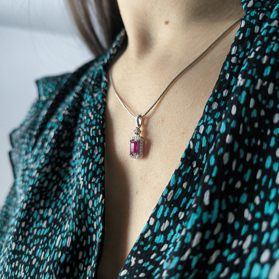 Серебряная подвеска с рубином 1.871ct, фианитами