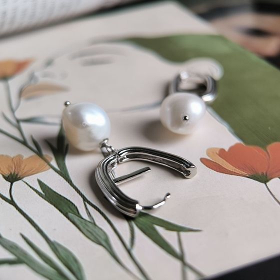 Silver earrings with baroque pearls