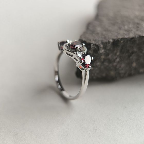 Серебряное кольцо с гранатом 1.633ct
