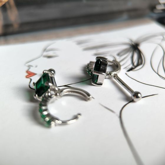 Silver earrings with a 2.295-carat nano emerald