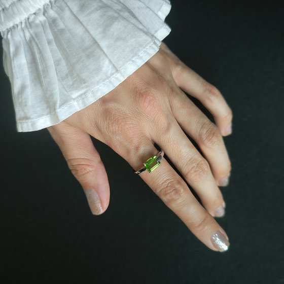 Серебряное кольцо с хризолітом 1.356ct