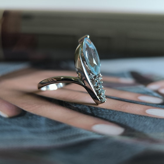 Silver ring with a 2.188-carat topaz