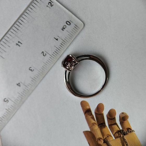 Серебряное кольцо с гранатом nano