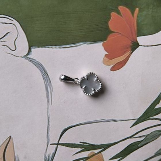 Серебряная подвеска с перламутром