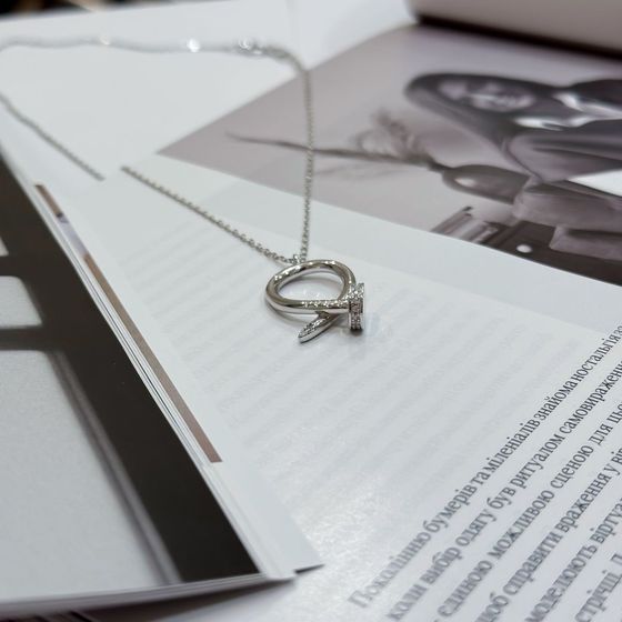 Silver necklace with phianites