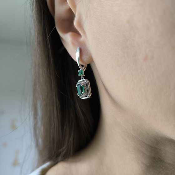 Silver earrings with a 2.367-carat nano emerald