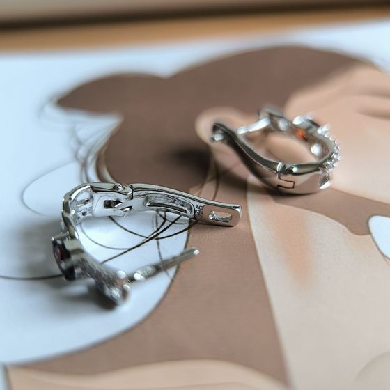 Silver Earrings with 0.913ct Garnet, Fianites